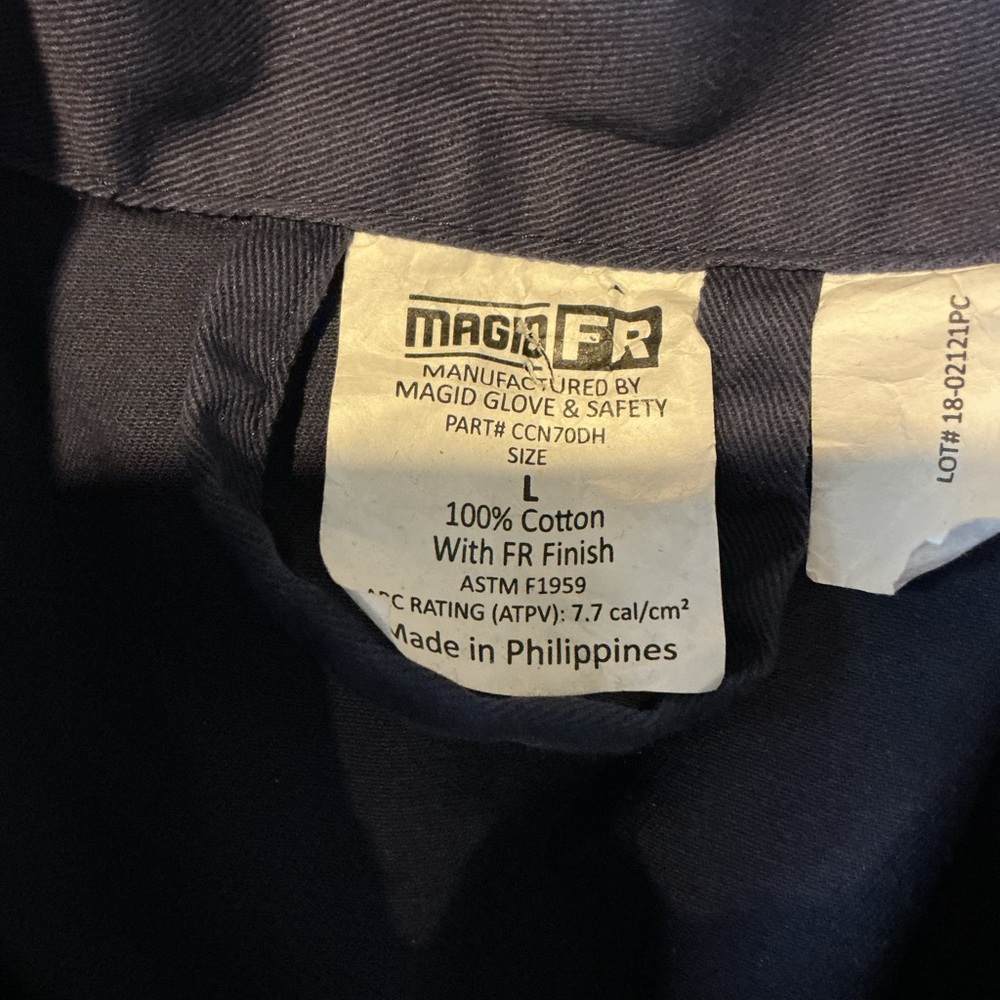 Note it is missing one metal button. - Picture 3 of 14